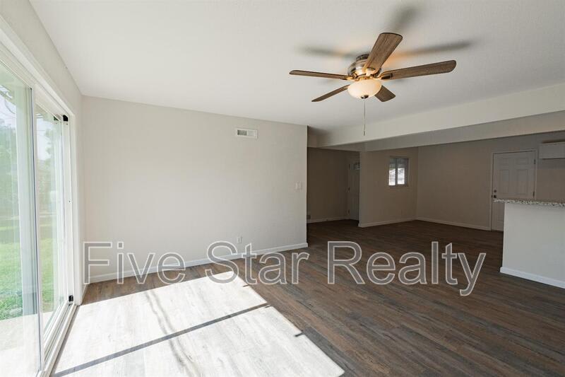1734 HARRIS STREET – photo 5