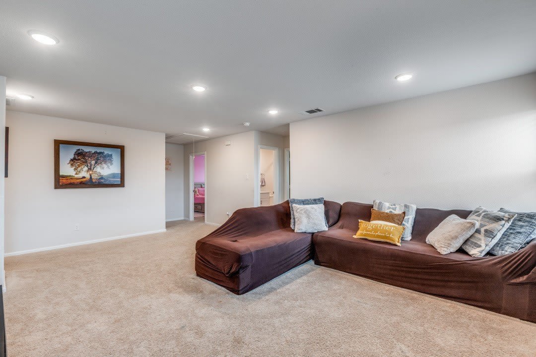 433 Waterman Avenue – photo 3