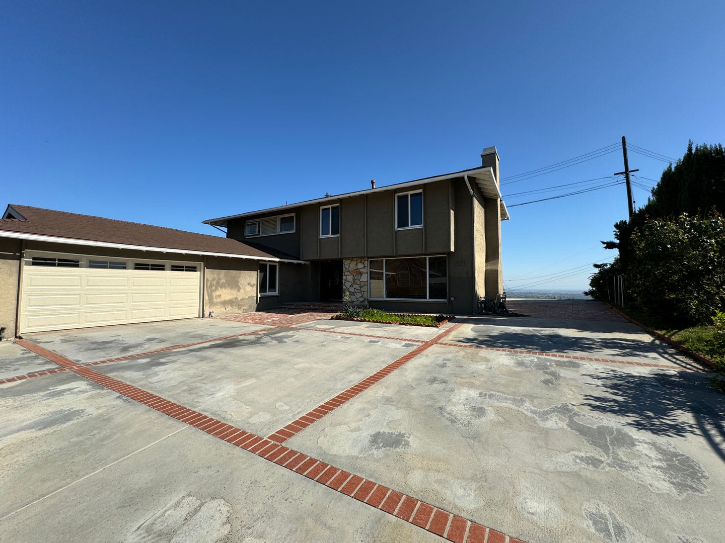 Four Bedroom, Three Bathroom House in Whittier Hillside Neighborhood – photo 2