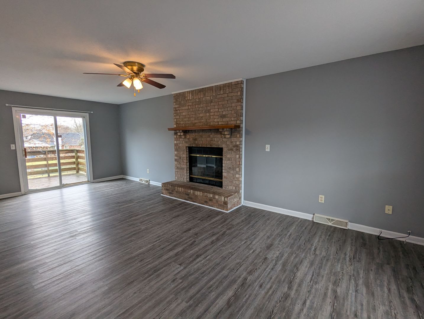 Beautiful Spacious 3 Bed 2 5 Bath 2 Car Garage Finished Basement With 3 Bonus Rooms Located In Elizabethtown – photo 2