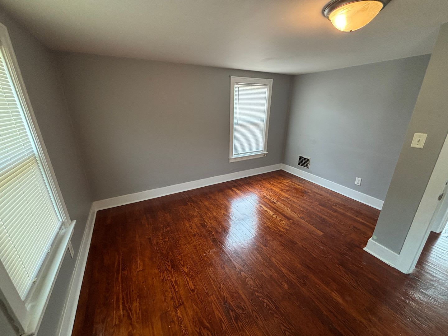 Beautiful 3 Bedroom/1 Bath Home in Lancaster – photo 3
