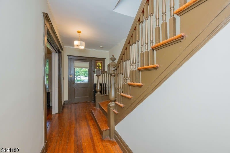 42 Gates Ave – photo 5