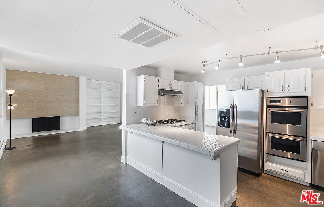17366 W Sunset Blvd – photo 3