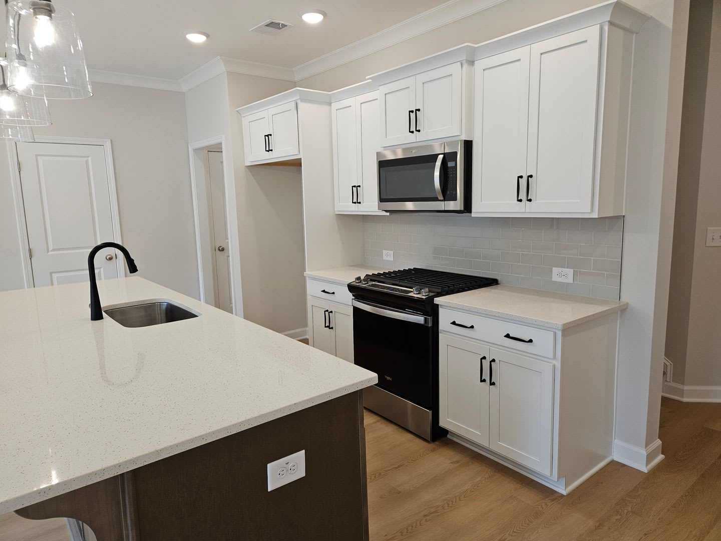 Don't miss out on this brand new 3 bed 2.5 bath Townhome located in Acworth – photo 5