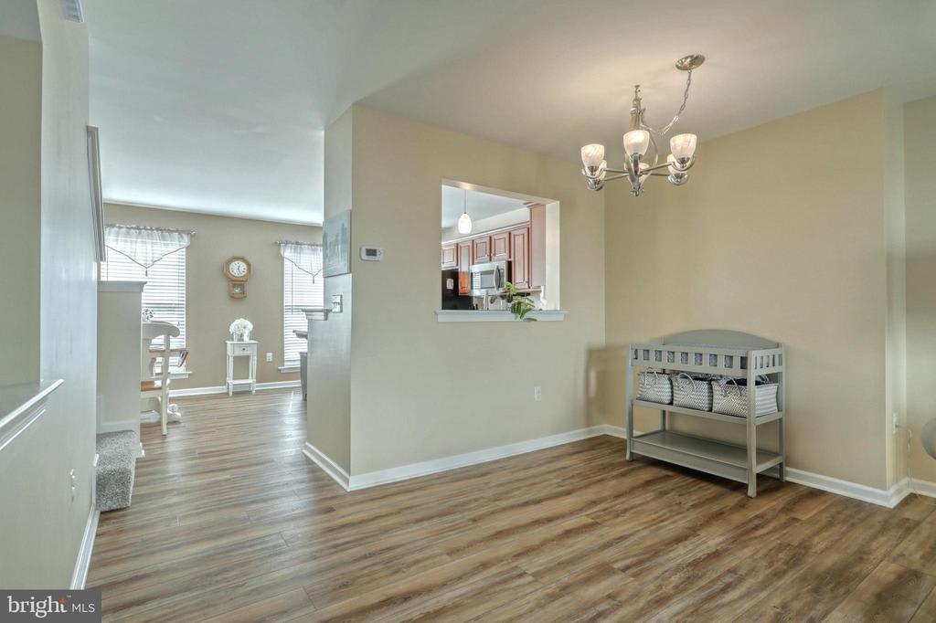 2723 Foxshire Dr – photo 3
