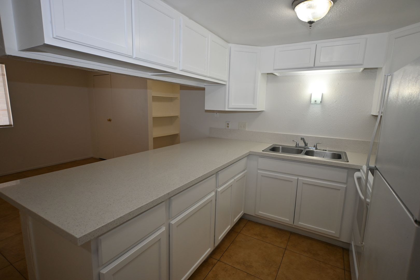 302 Eastminister -RECENTLY REMOMDELED KITCHEN – photo 1