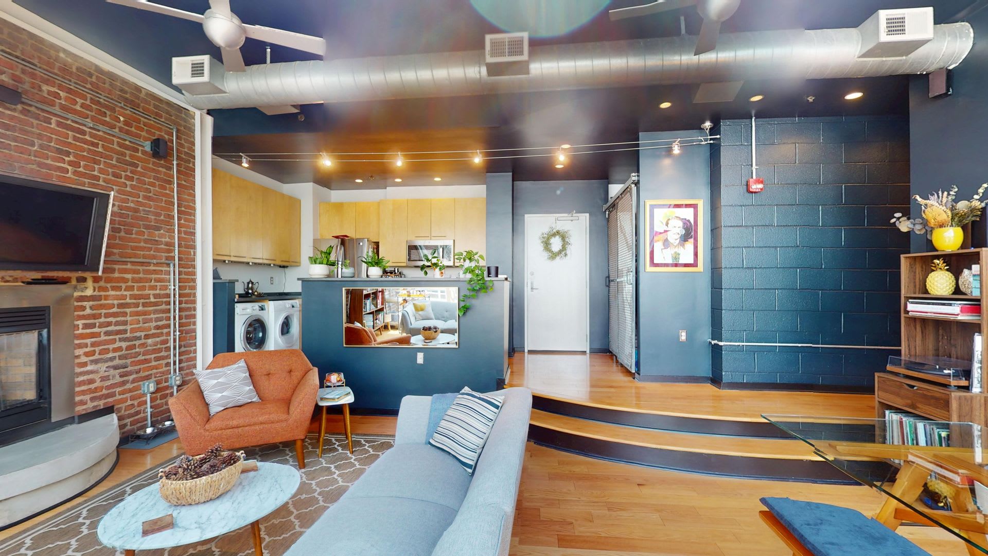 Stunning Penthouse Two Bedroom W Private Balcony Parking Included On Church Street – photo 4