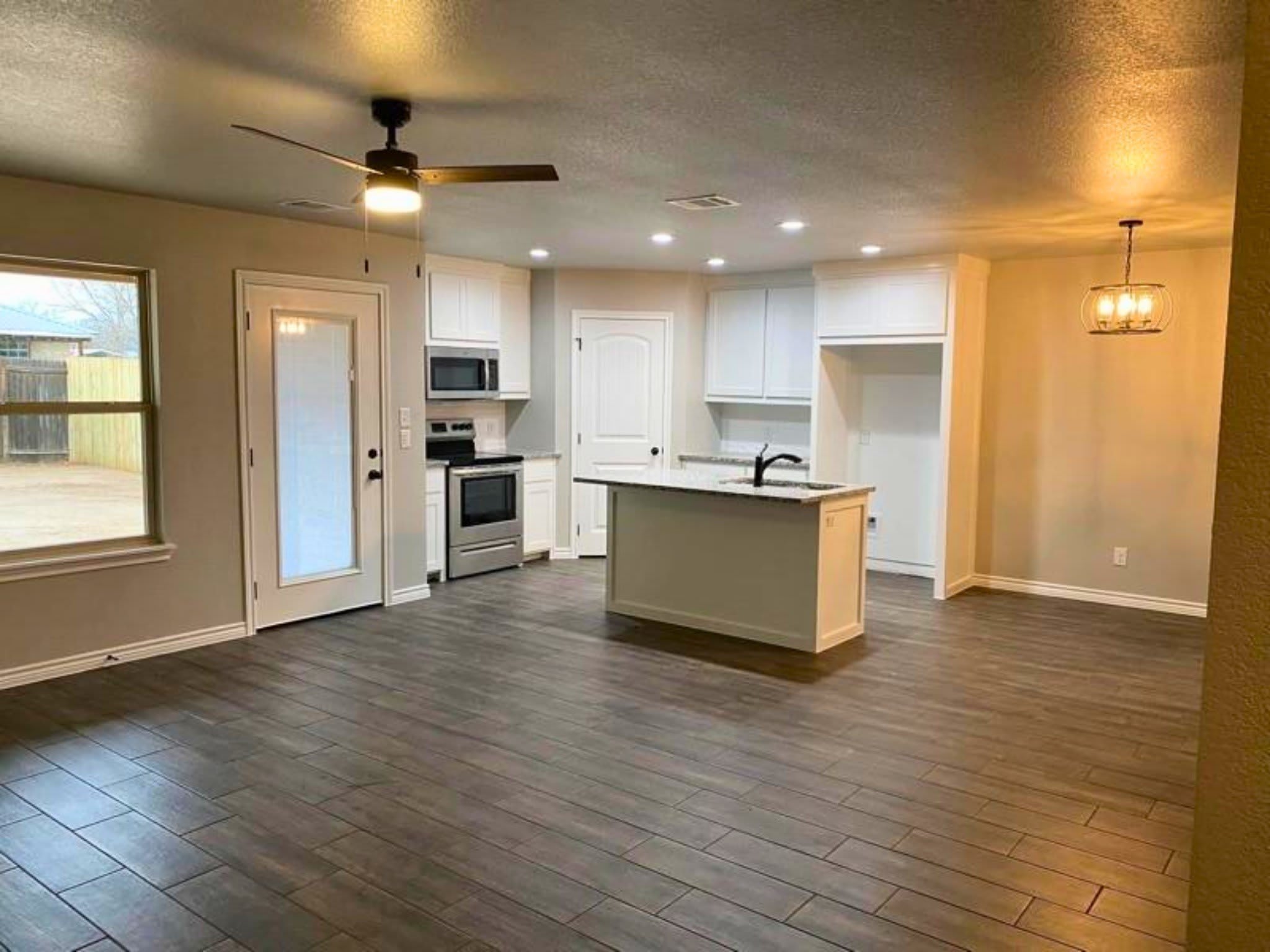 220 St Charles Drive – photo 2