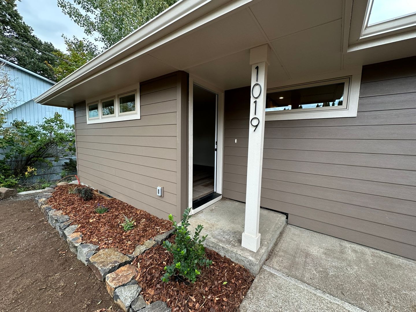 2 Bedroom Home For Rent In Hood River – photo 2