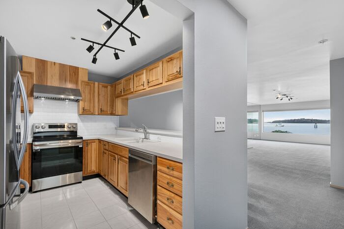 1140 Alki Avenue Southwest – photo 2