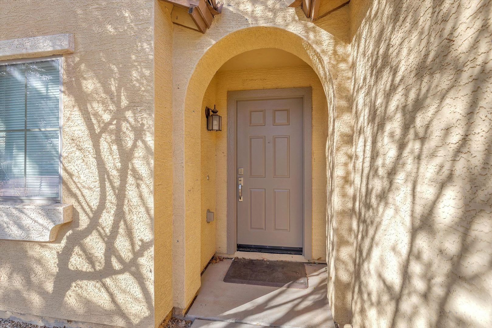 Located in a desirable San Tan Valley neighborhood with convenient access to all the new shopping – photo 4