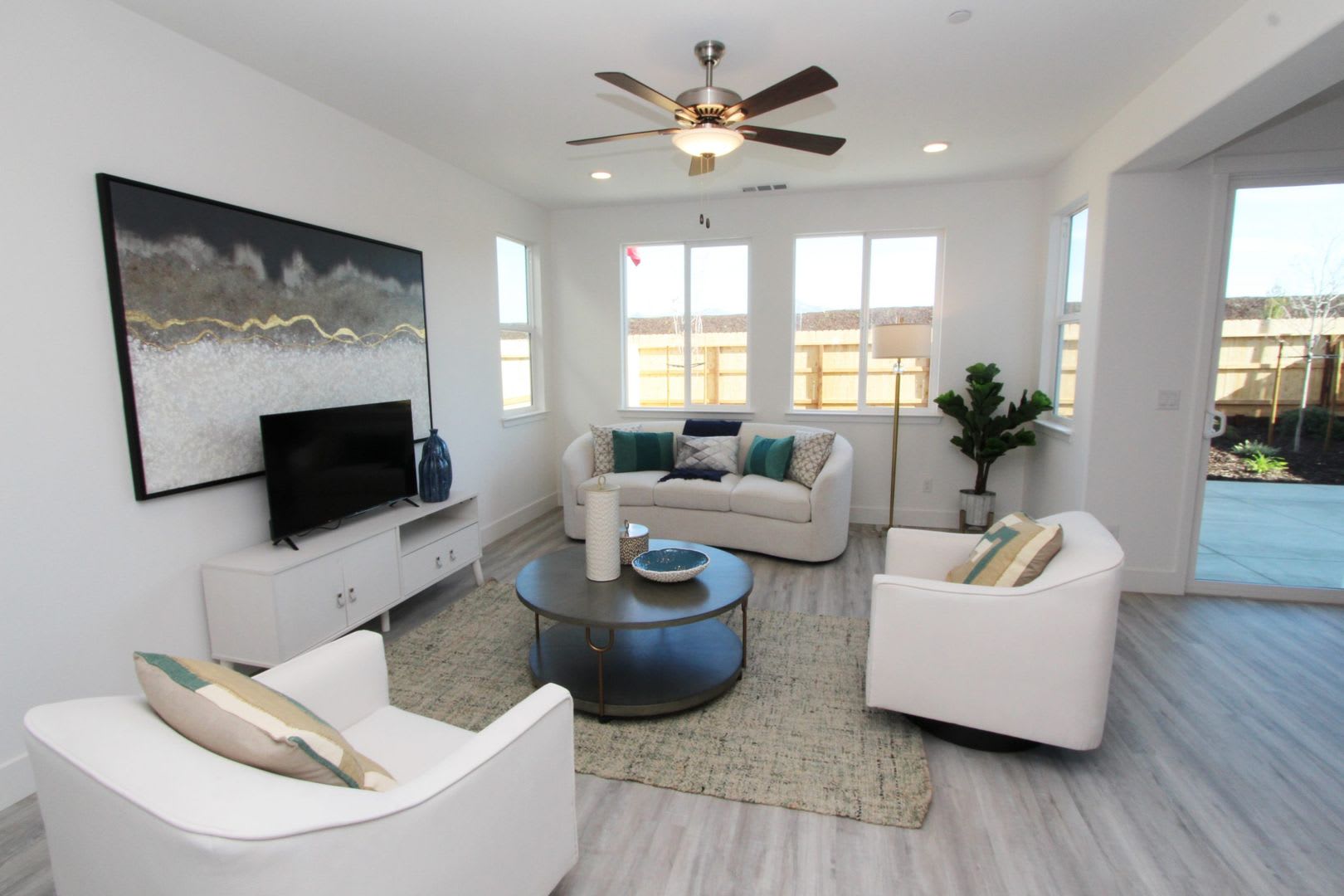 Gorgeous New Build 3 bedroom 2.5 bathroom home in Santana Ranch Available NOW!! – photo 3