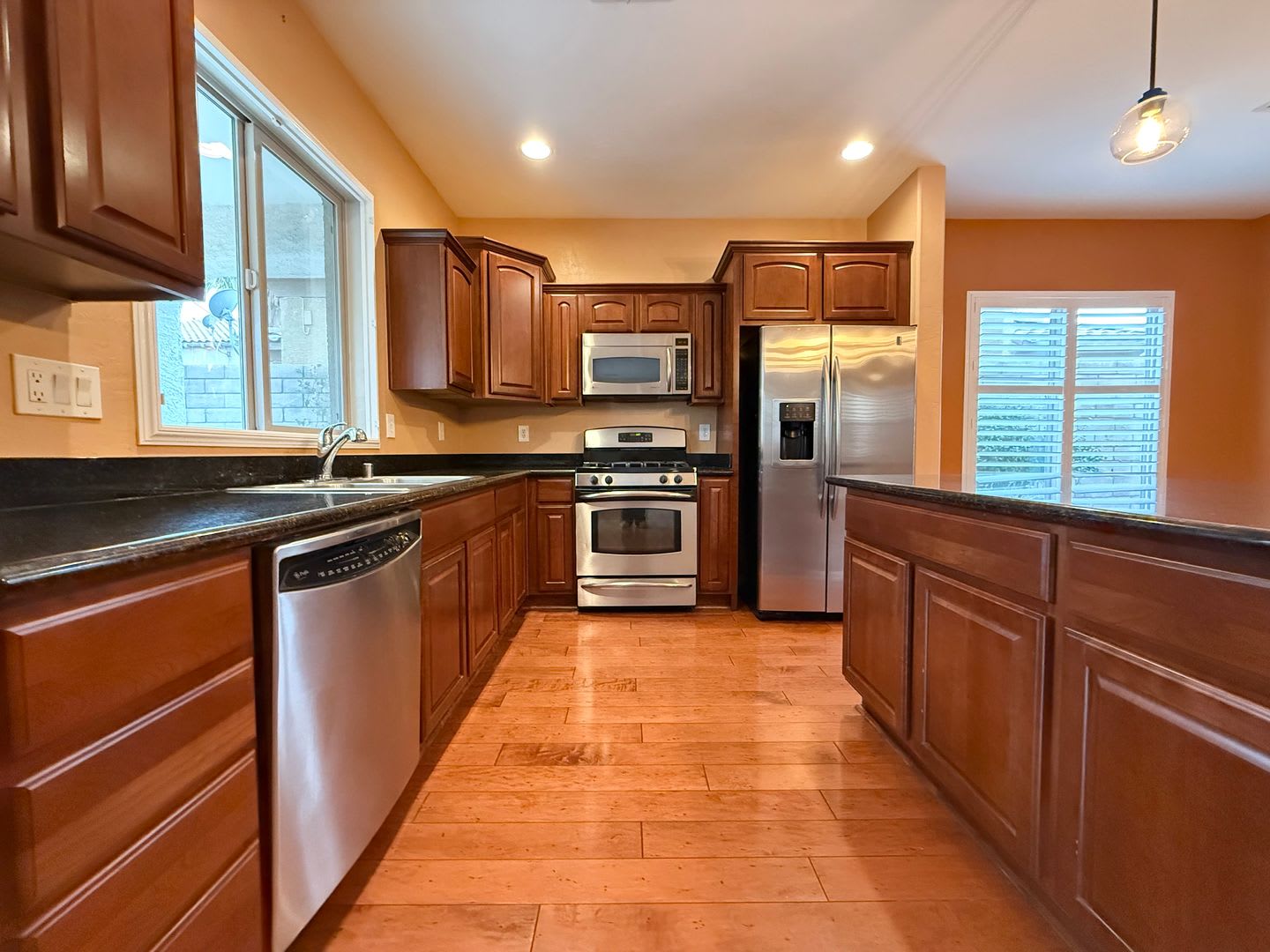 3/BD 2.5/BA Home in Gated Community with Stunning Features! – photo 3