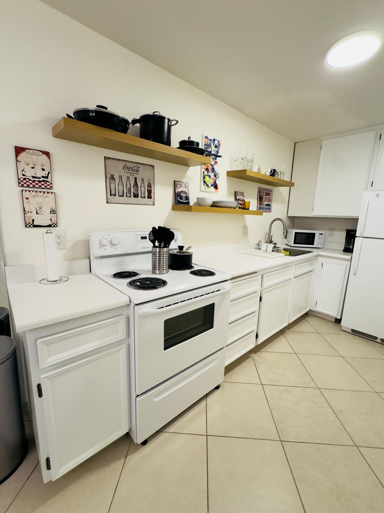 2801 N Los Felices Circle E – photo 3