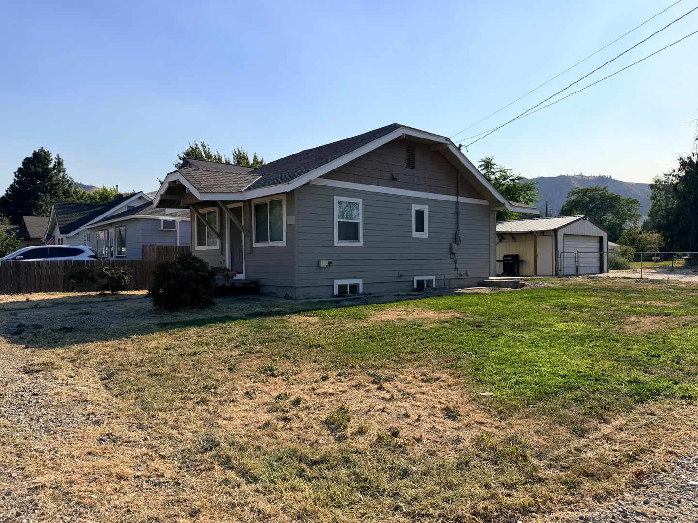 Spacious 2 bed/1 bath home! Fenced yard, a/c, d/w, w/d, large garage and MORE!! – photo 1