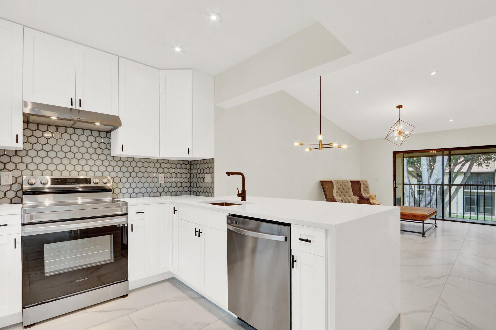 21938 Remsen Terrace – photo 1