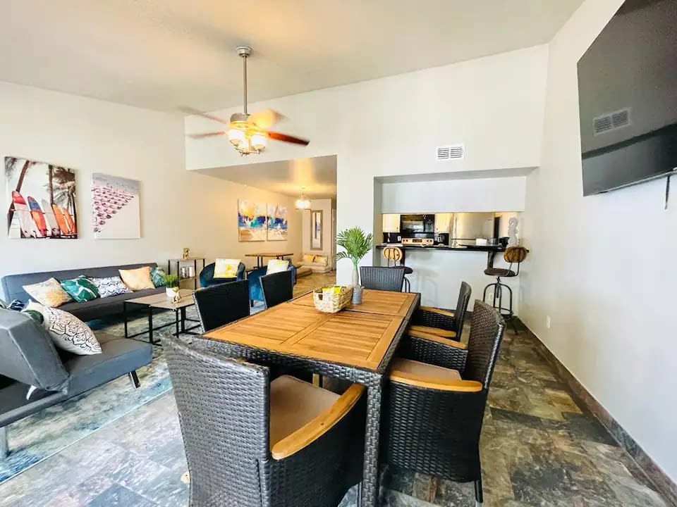 117 W Mesquite St – photo 2