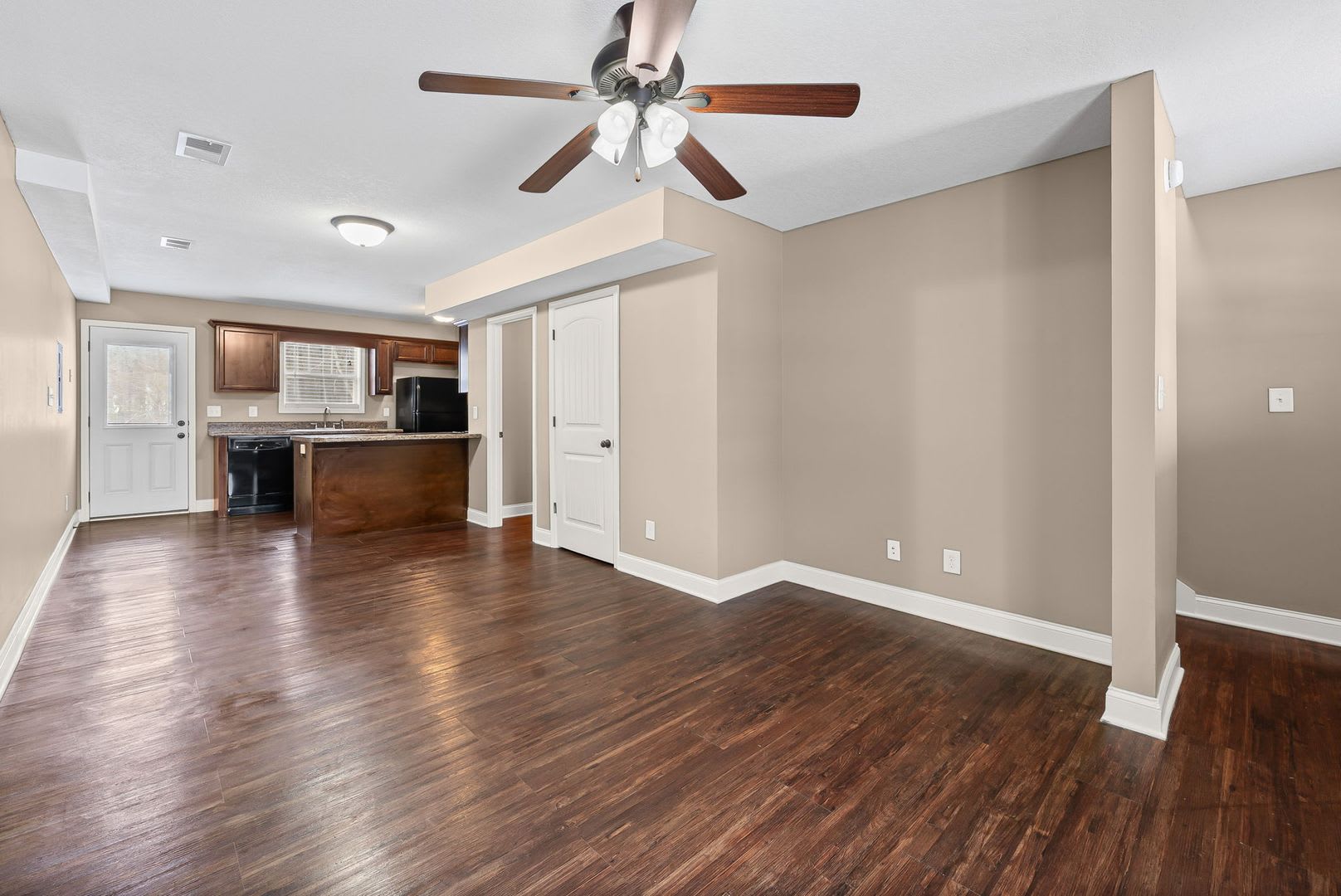 Pet Friendly Two Bedroom! – photo 4