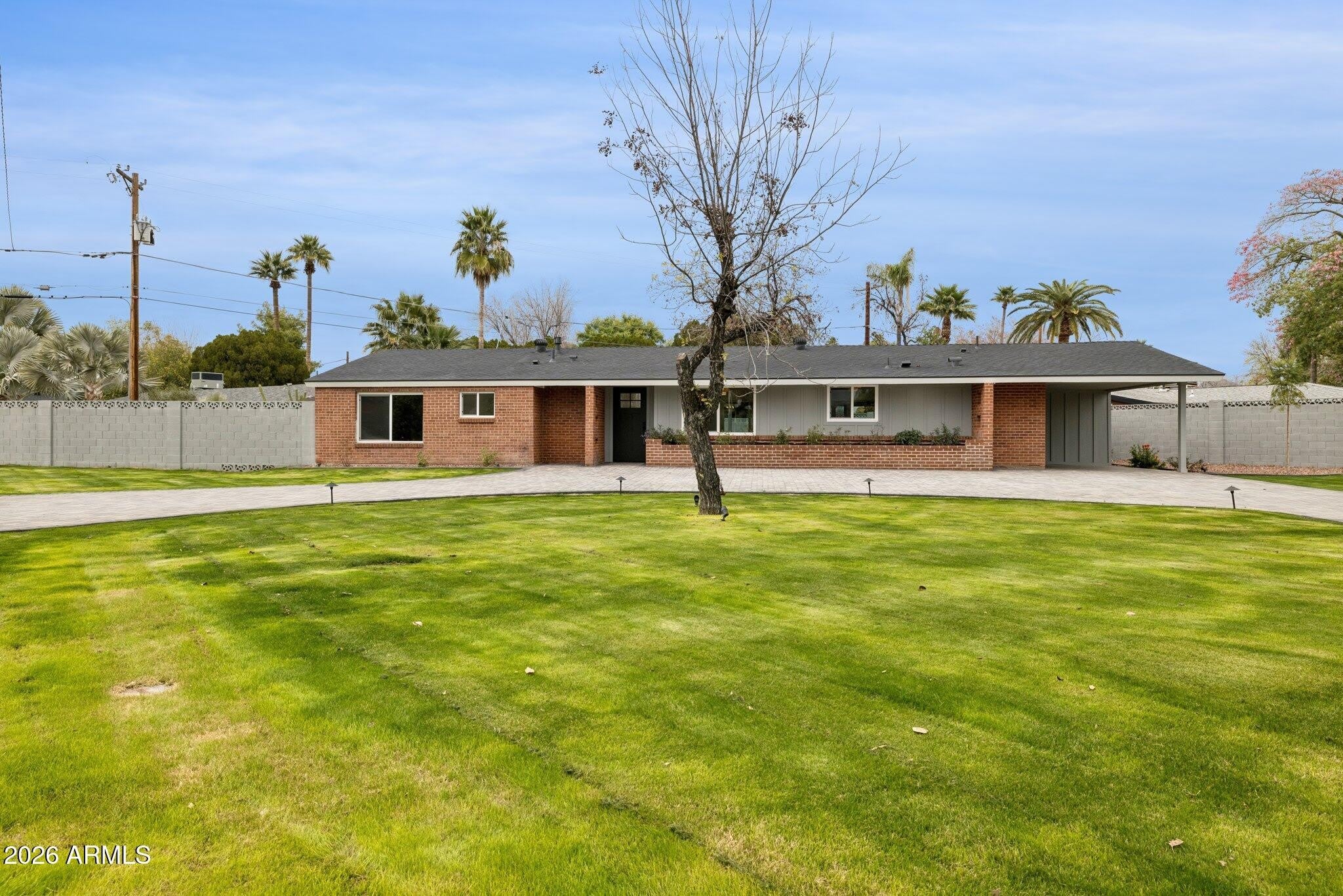 1216 W ROVEY Avenue – photo 1