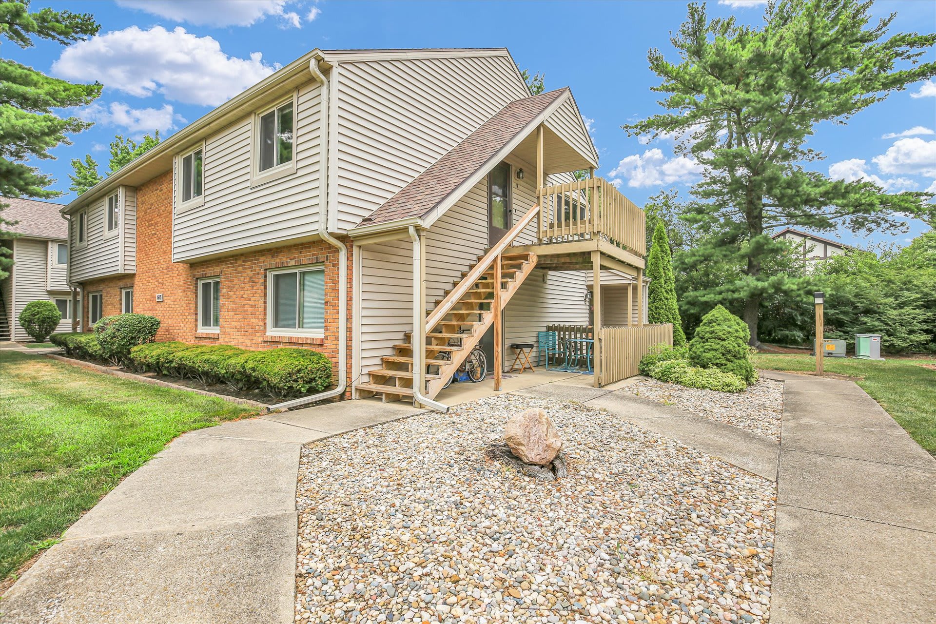 1613 Lyndhurst West F – photo 2