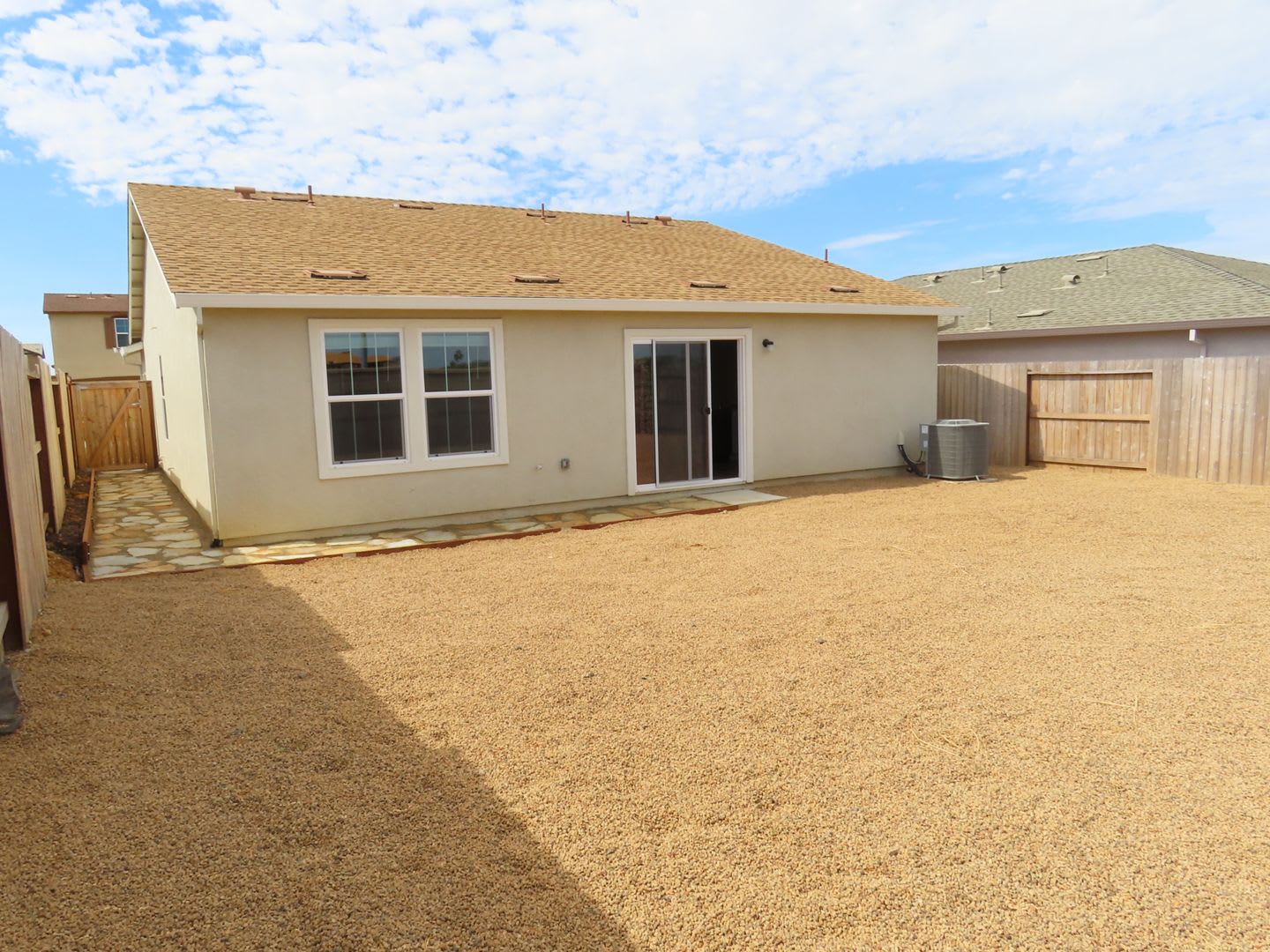 FOR RENT – photo 2