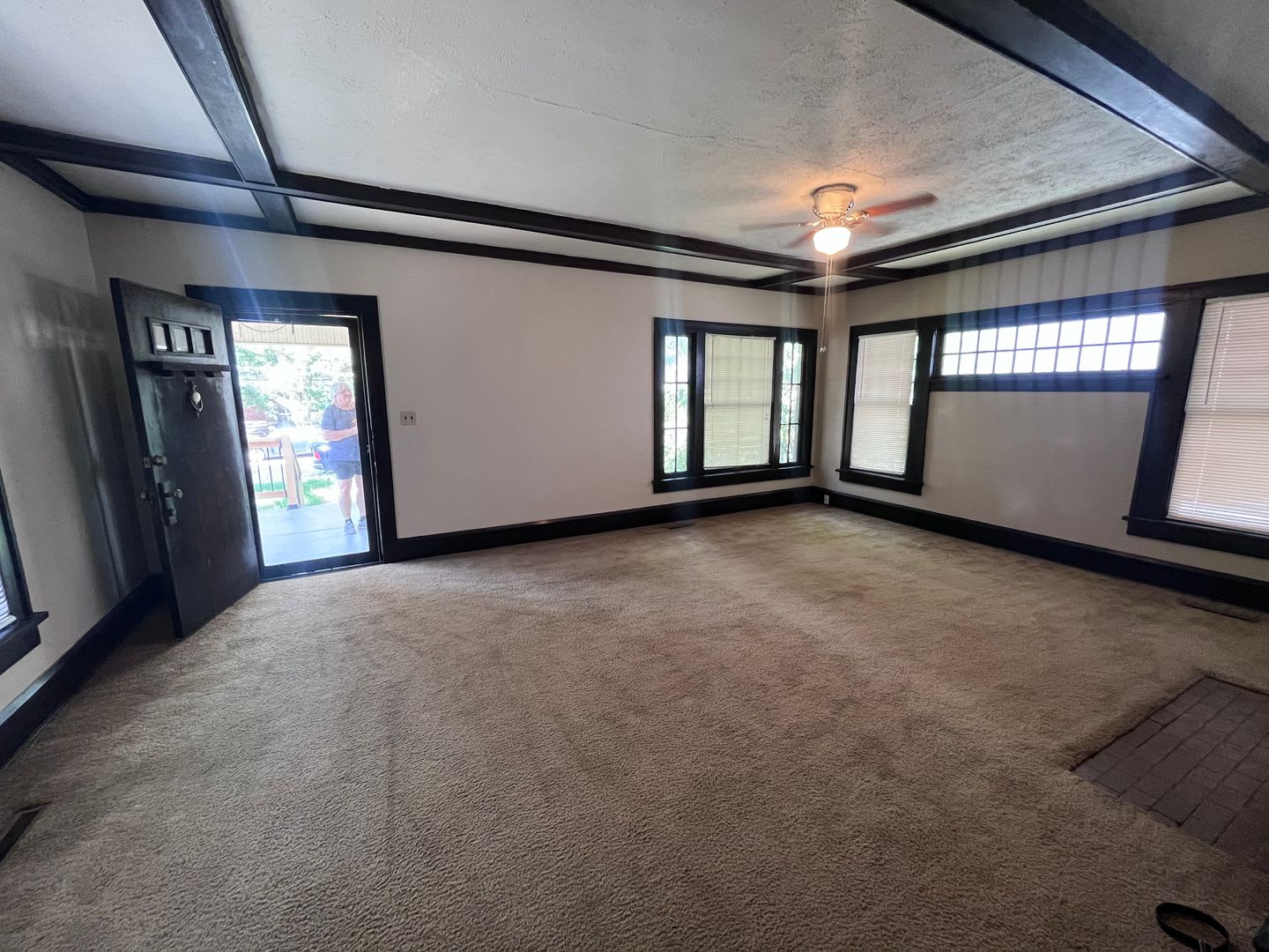 Adorable 2 Bedroom 1 Bathroom – photo 4