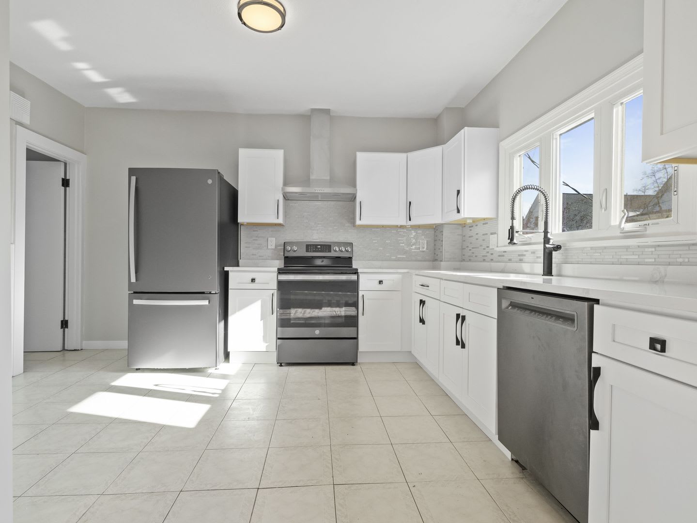 Nice 5 bed in Medford – photo 2