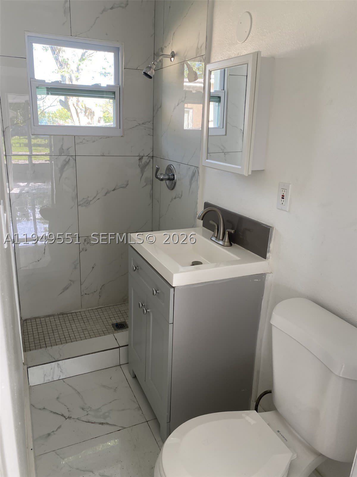 6045 Buchanan St – photo 3