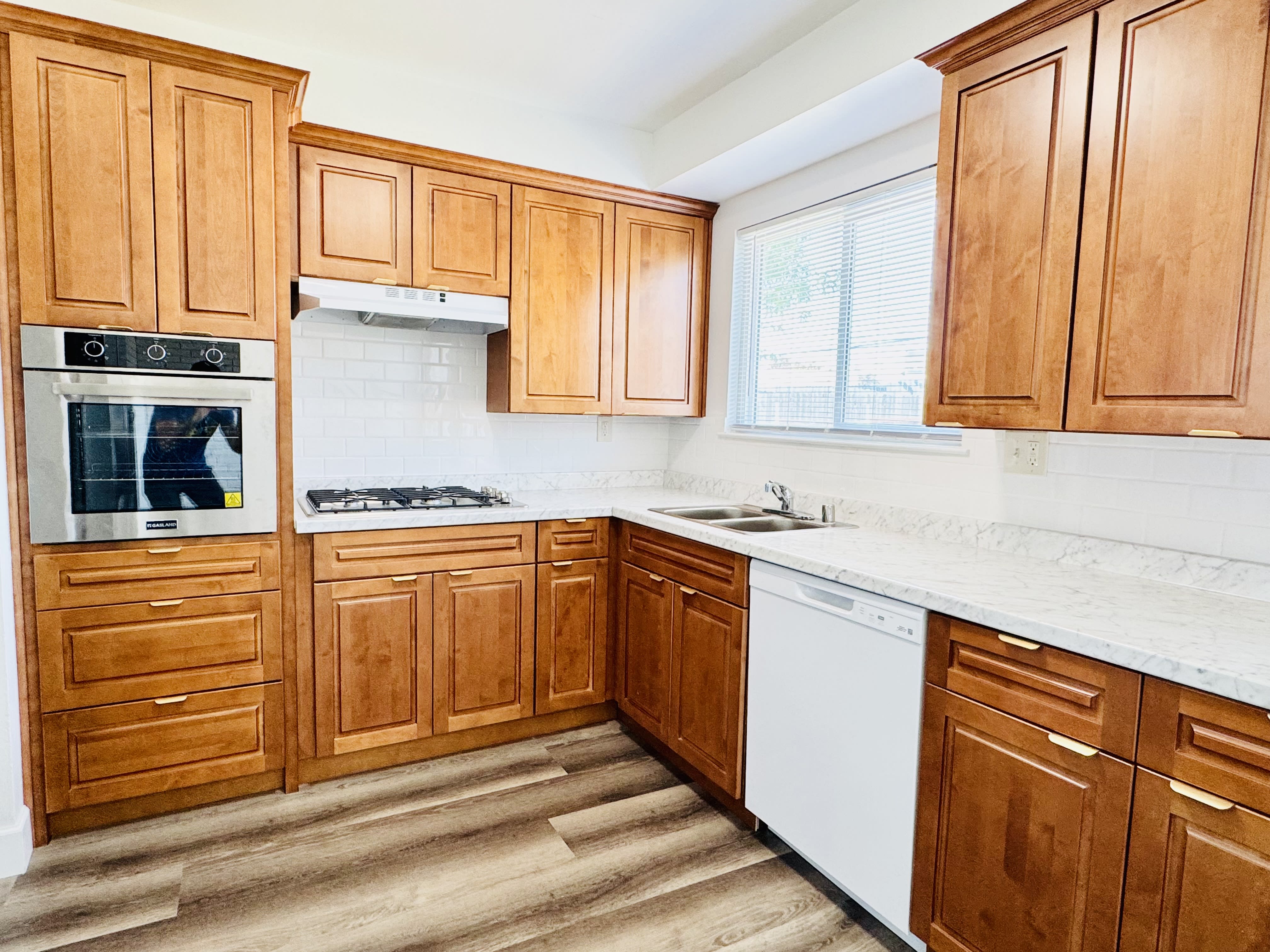 63 Cathcart Ave – photo 2