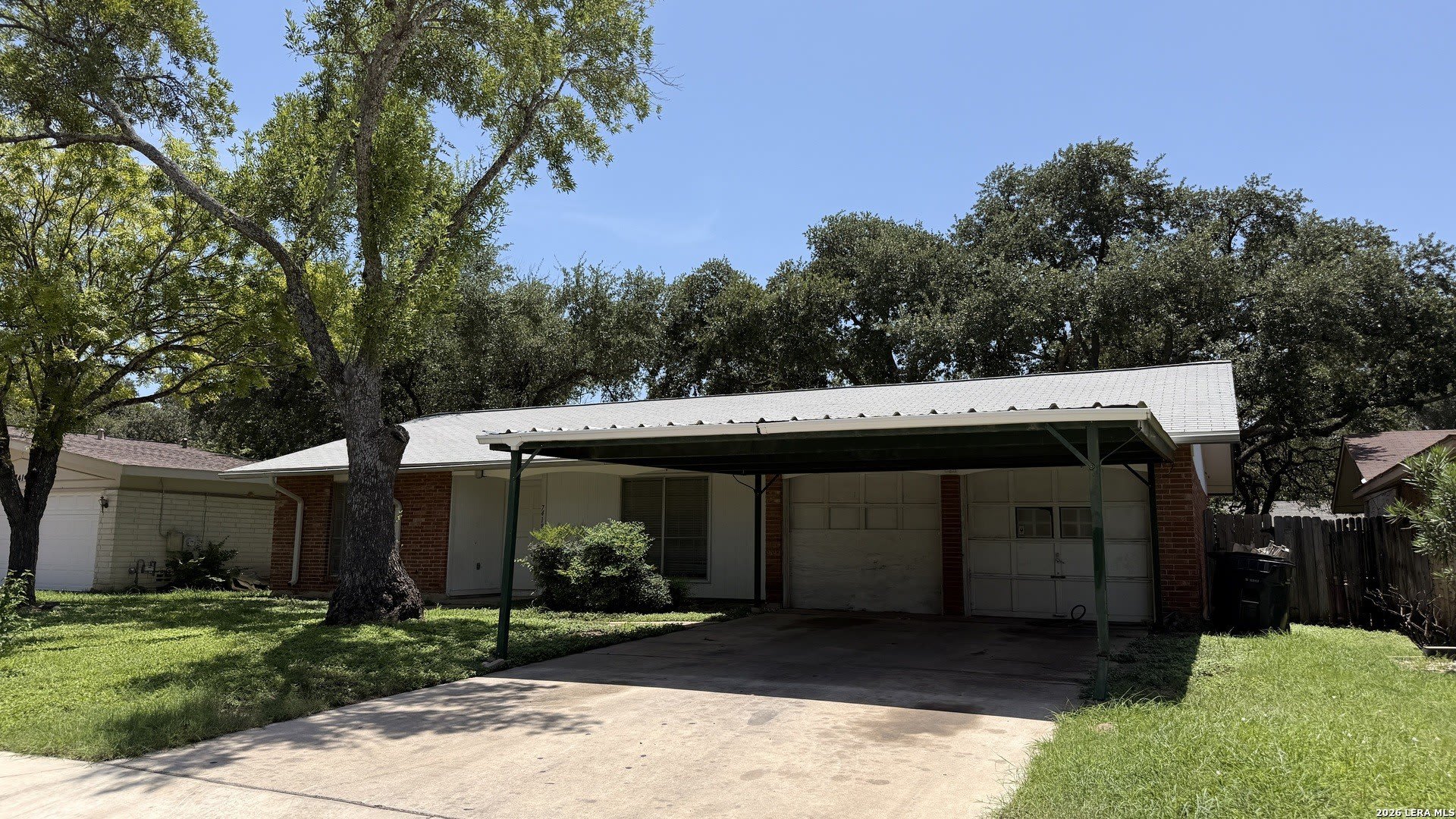 7418 Pipers Creek St – photo 4
