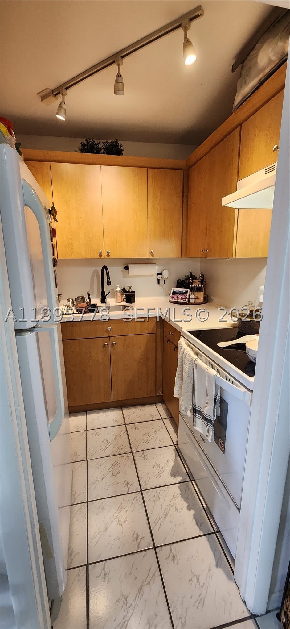 5050 NW 7th St – photo 2