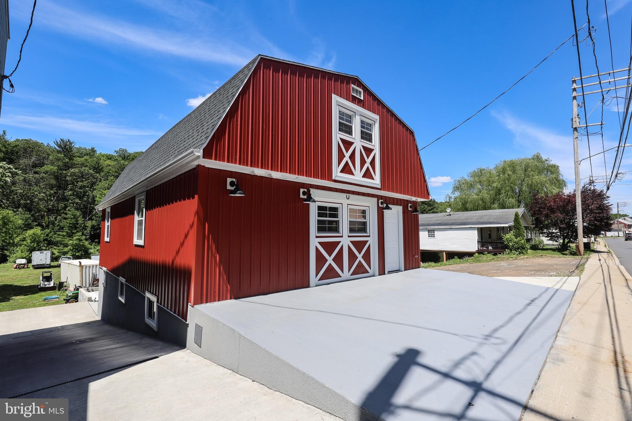 562 PEACOCK Street – photo 2