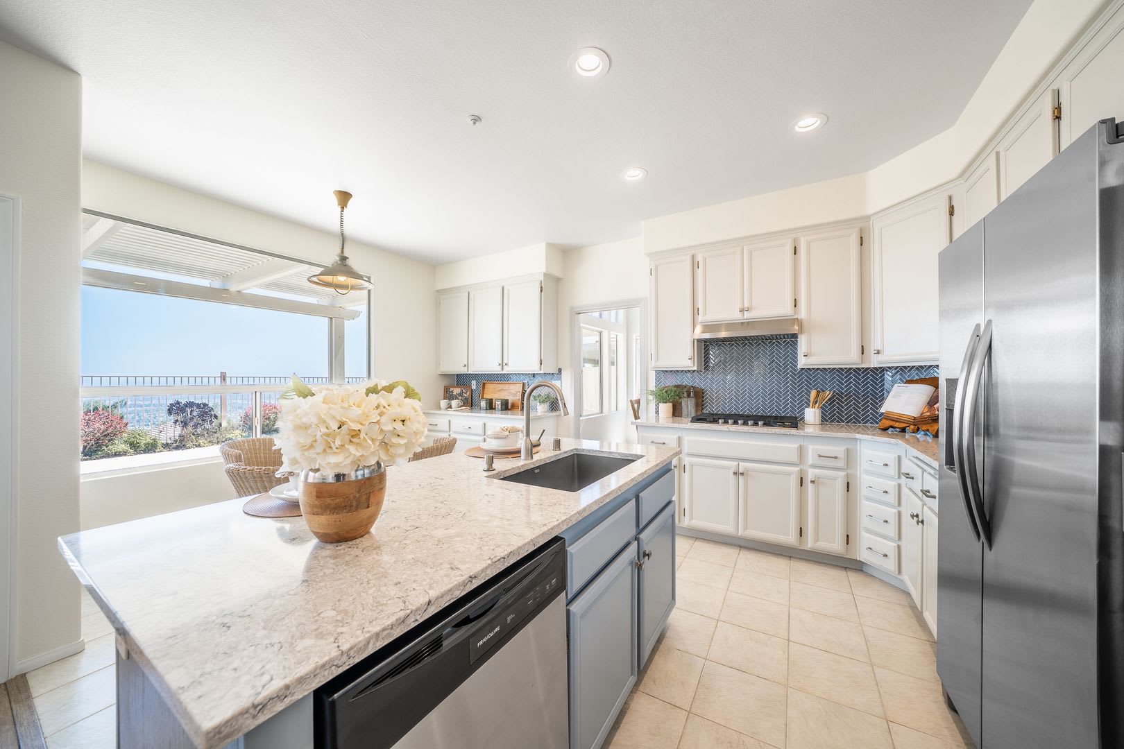 4 Bedroom View Home in Emerald Heights – photo 2