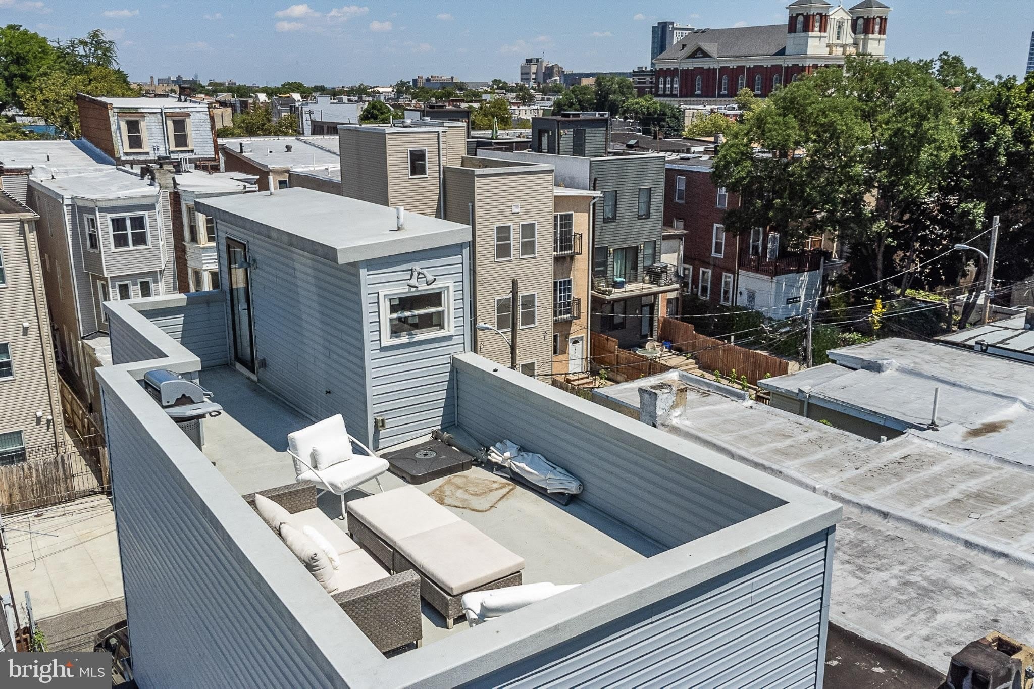 1935 Cambridge Street – photo 5
