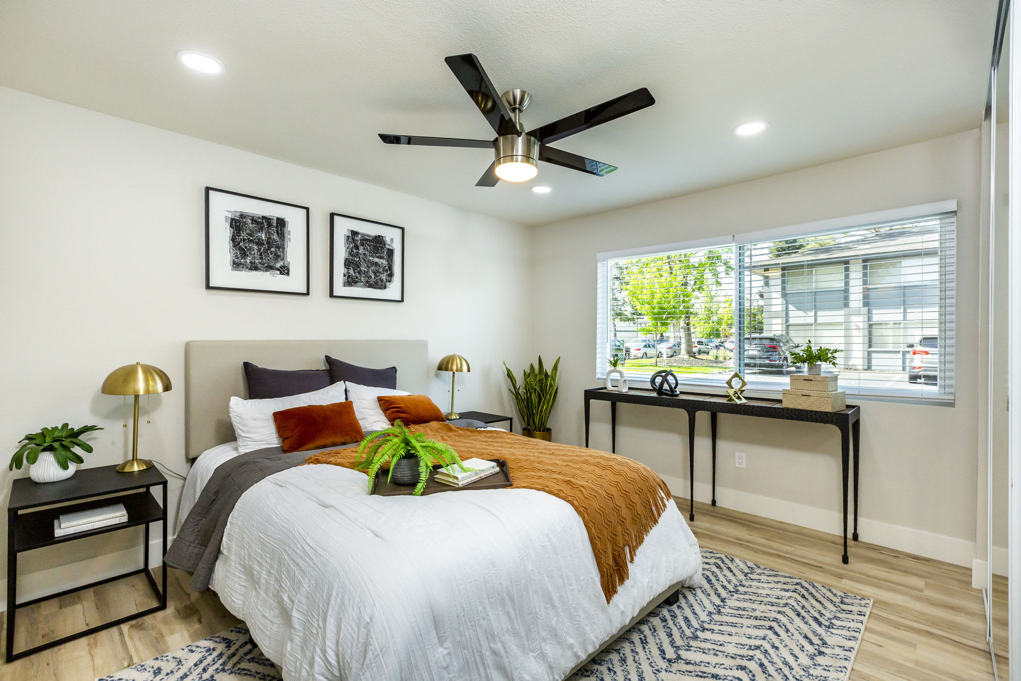 Westlake Apartments – photo 4