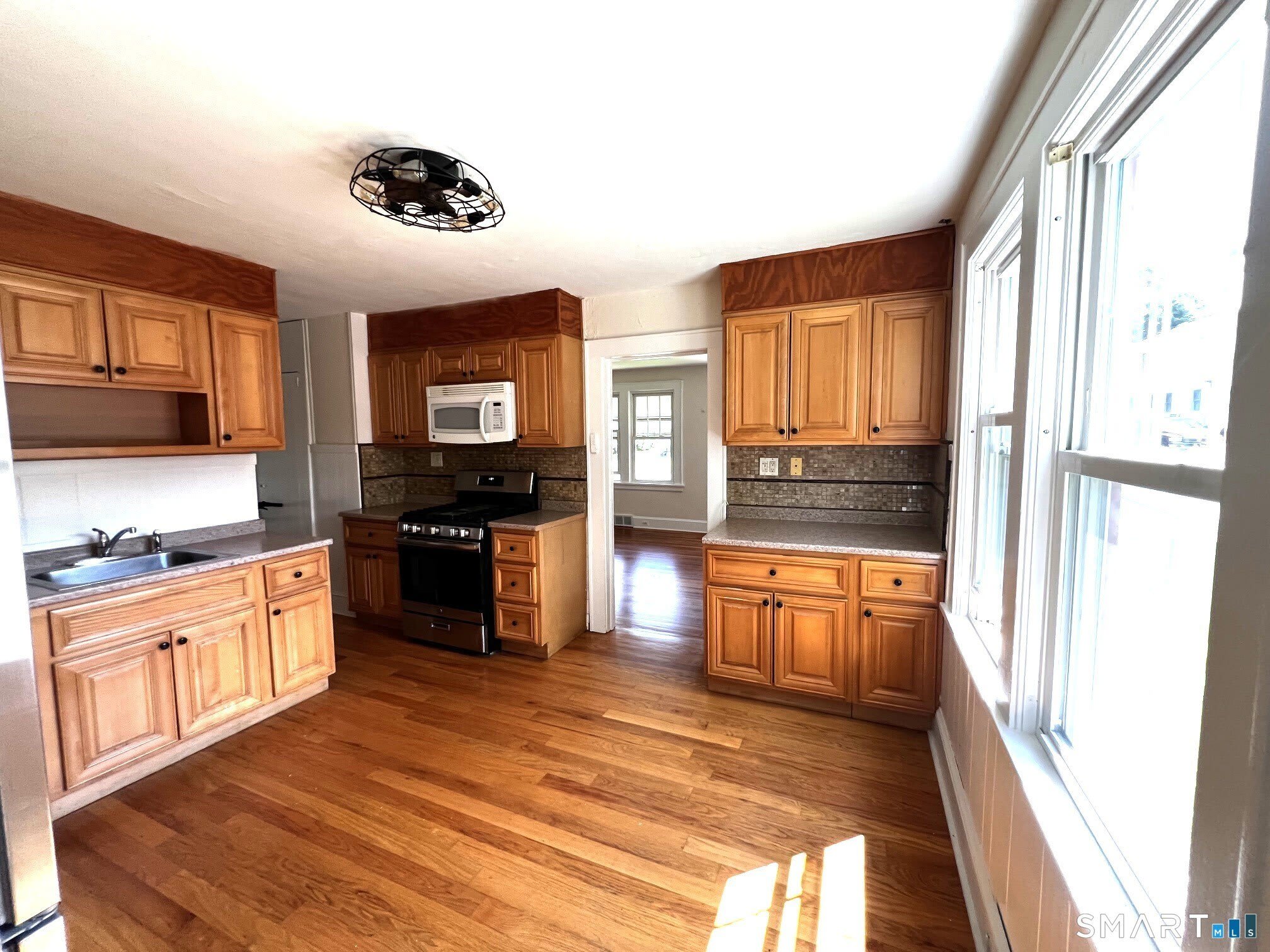 243 Henry Avenue – photo 3