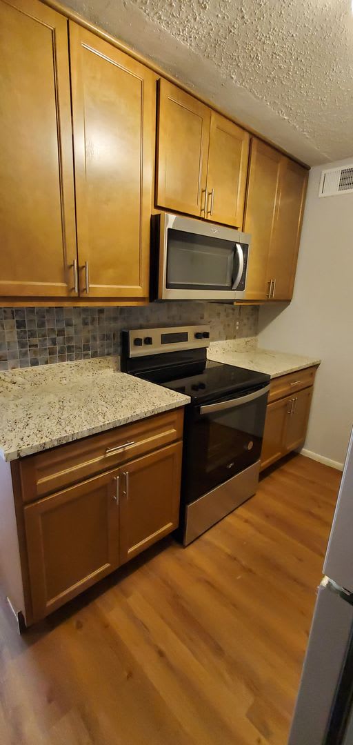 Renovated Two Bedroom Condo with Garage Space in Ladue School District – photo 3
