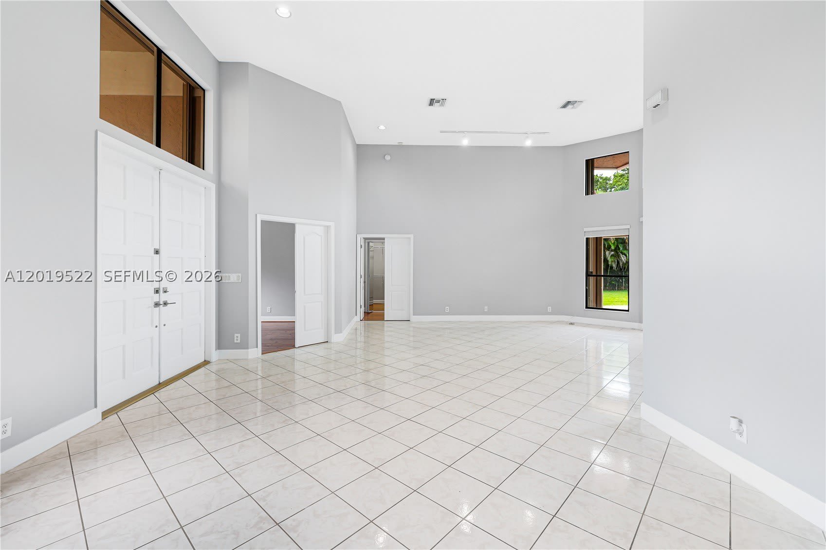 1256 Manor Dr S – photo 4
