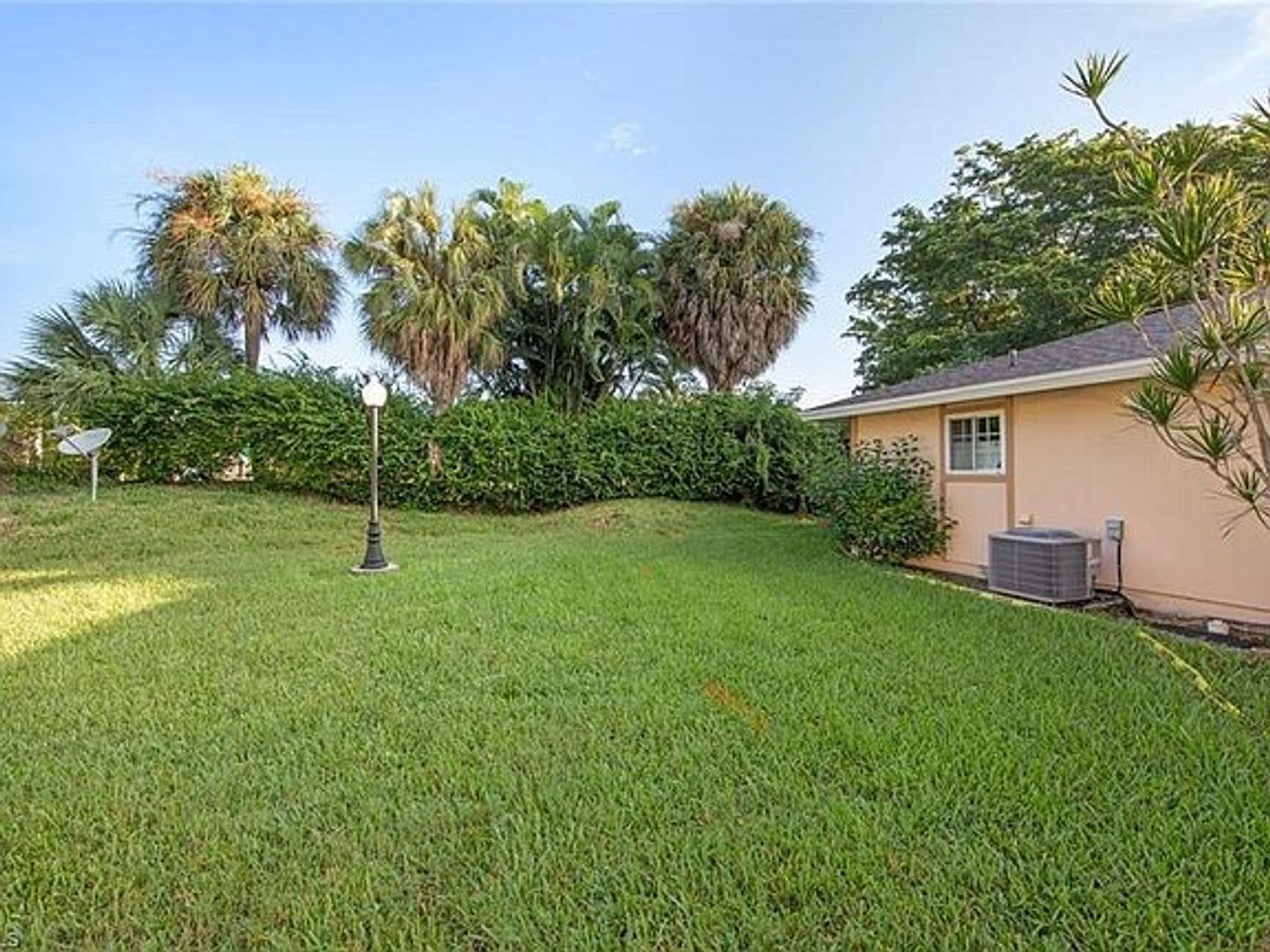 2 Bedroom Condo with One Car Garage – photo 3