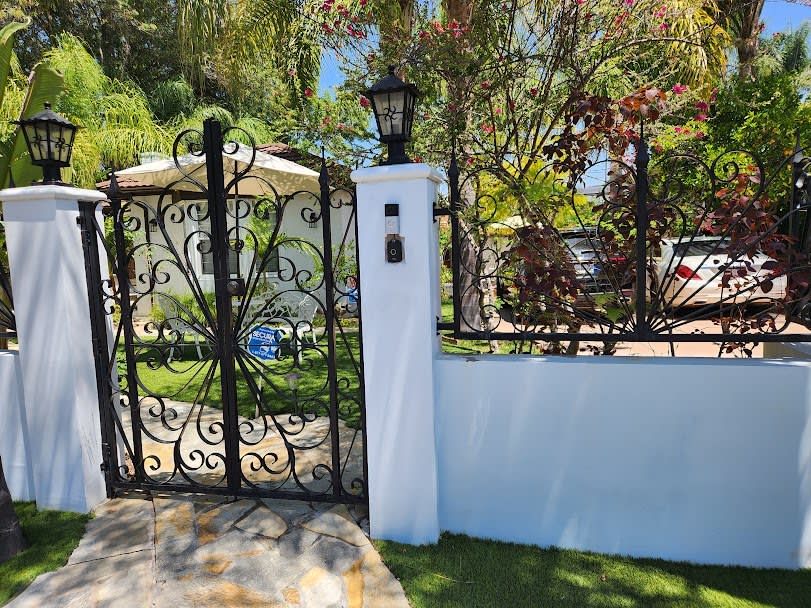 4230 Van Nuys Blvd – photo 1