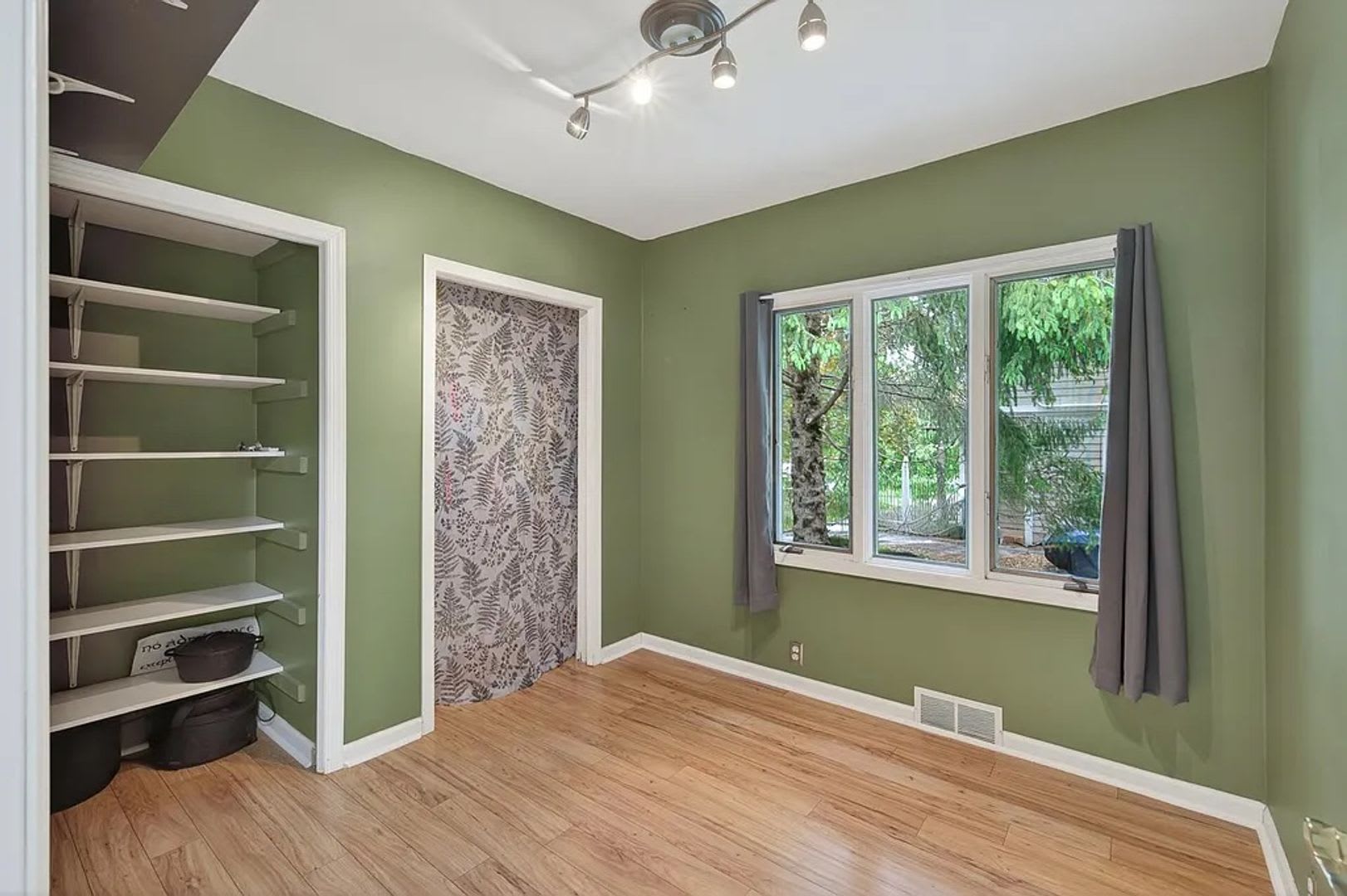 Updated SFH Ready For Move-In! – photo 5
