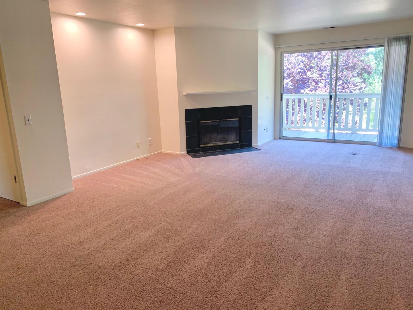 Beautiful Upstairs 2 Bedroom 2 Bath Unit Just Minutes From The Plaza – photo 2