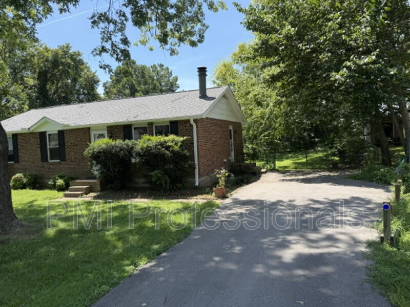 702 Rodeo Rd – photo 2