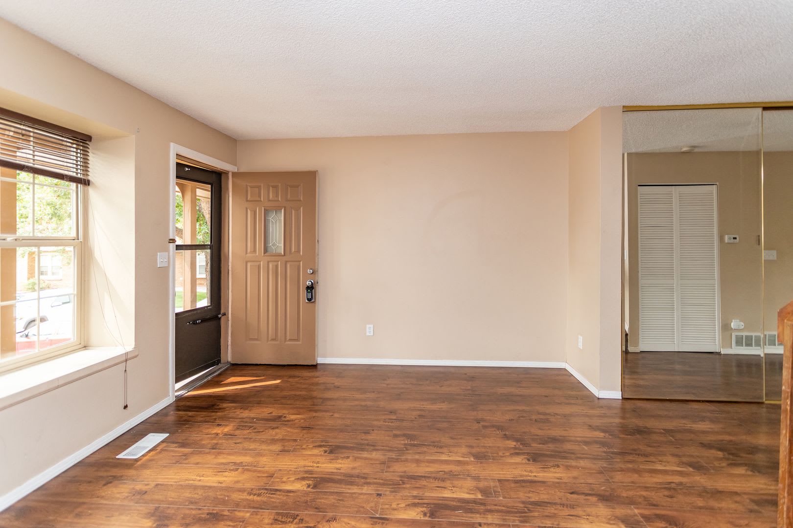 Charming 2 BR/2BA Townhome in Prime Rockrimmon Location! – photo 5