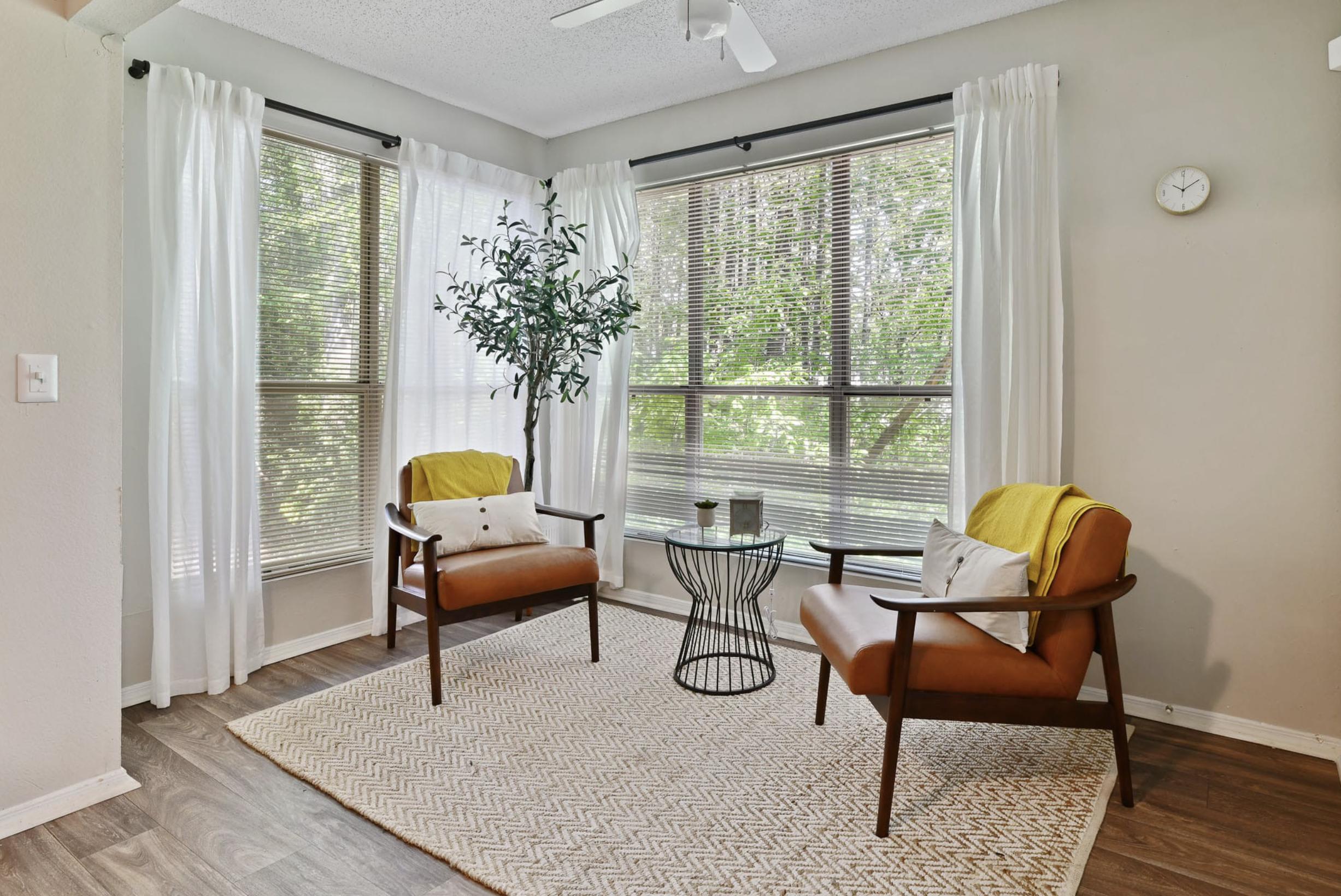 300 Riverside Apartment Homes – photo 5