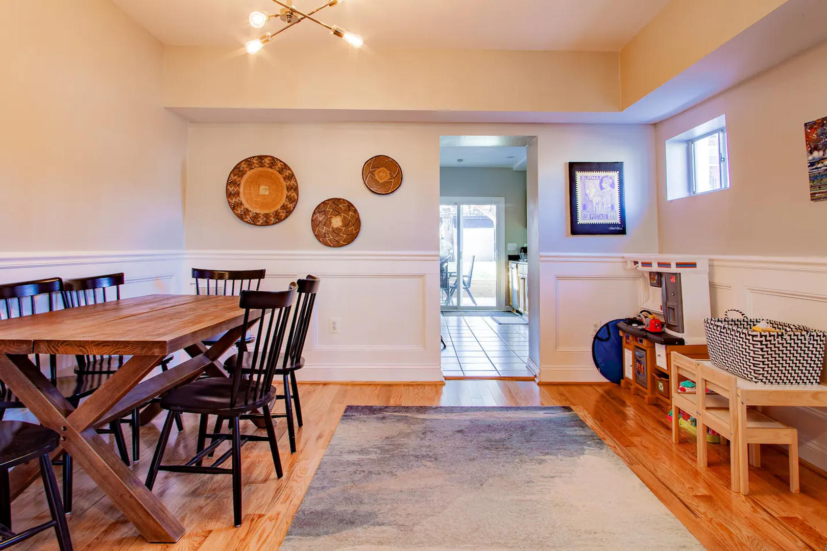 Spacious 3BR/1.5BA Rowhome on Capitol Hill's Doorstep – photo 3