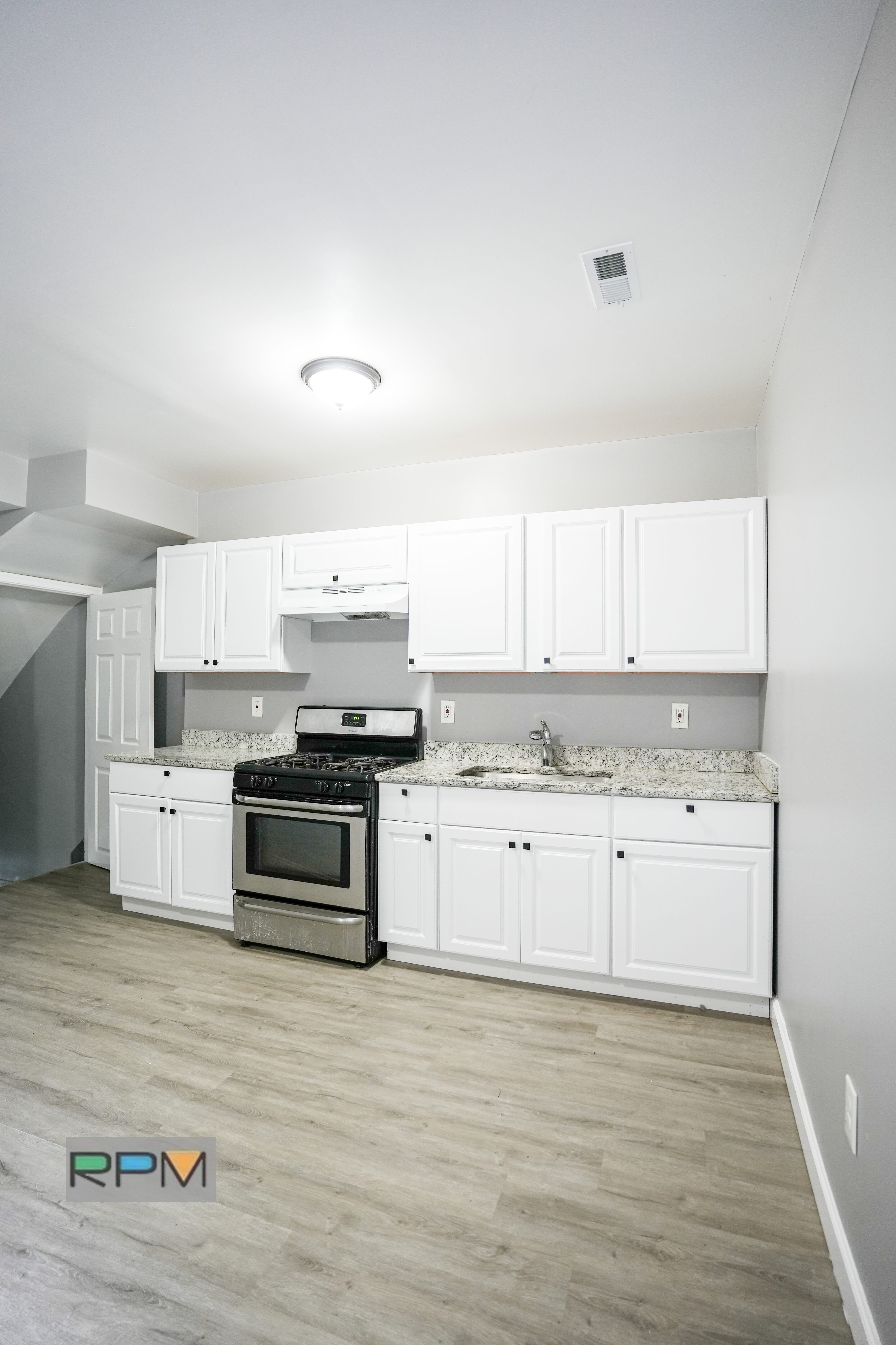 3831 Brooklyn Ave – photo 5