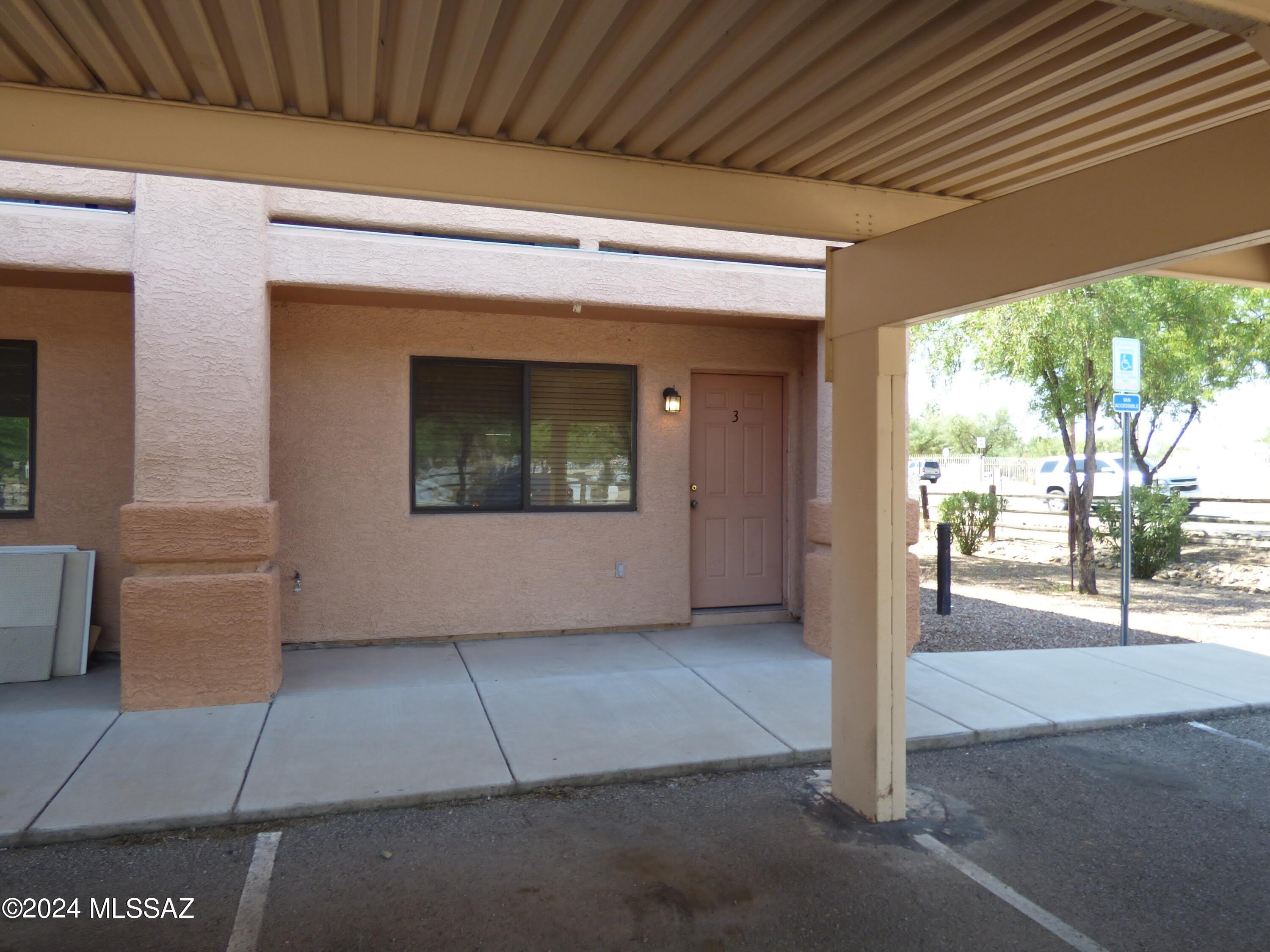 1077 N Riverside Drive – photo 2