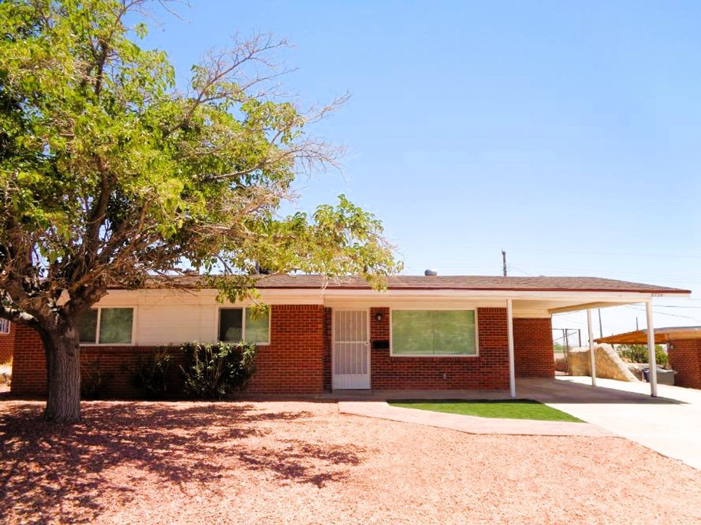 Delightful Single Level Northeast Home With Refrigerated Air Located In Quiet Neighborhood – photo 1