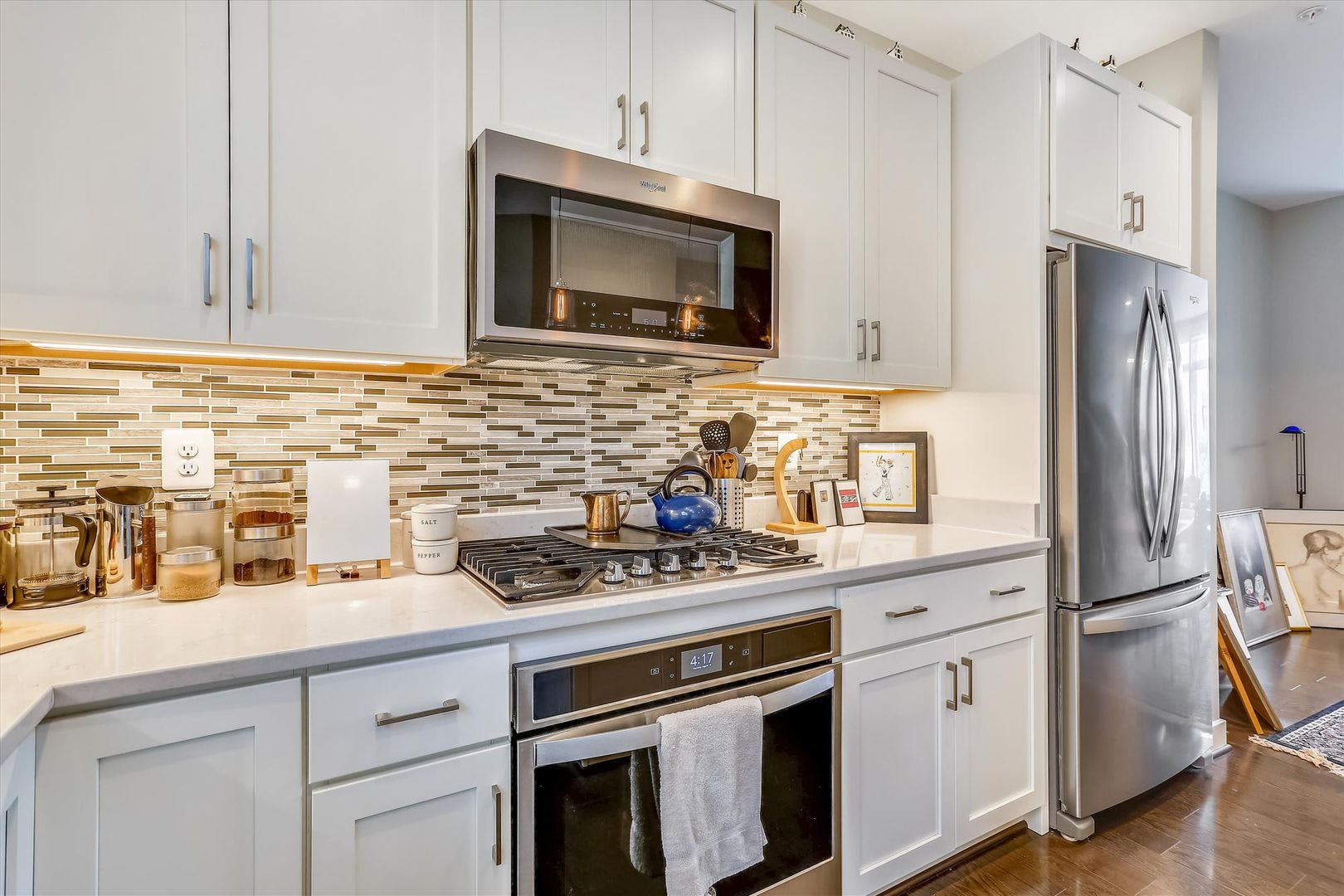 GREAT LOCATION!! Stunning 3BD/3.5BA luxury 4-level townhouse! – photo 4